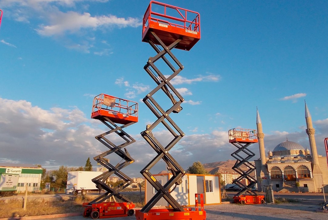 Reaching New Heights: How Safest Lift Shapes Dubai’s Iconic Skyline